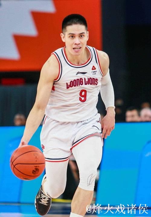 陈盈骏：球队人员很齐整，一直在磨合寻找好的搭配组合